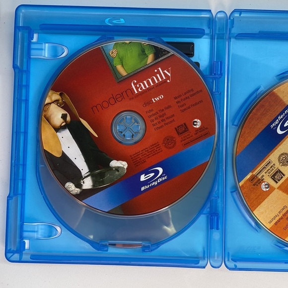 Modern Family season 1 Blue Ray - Picture 3 of 4